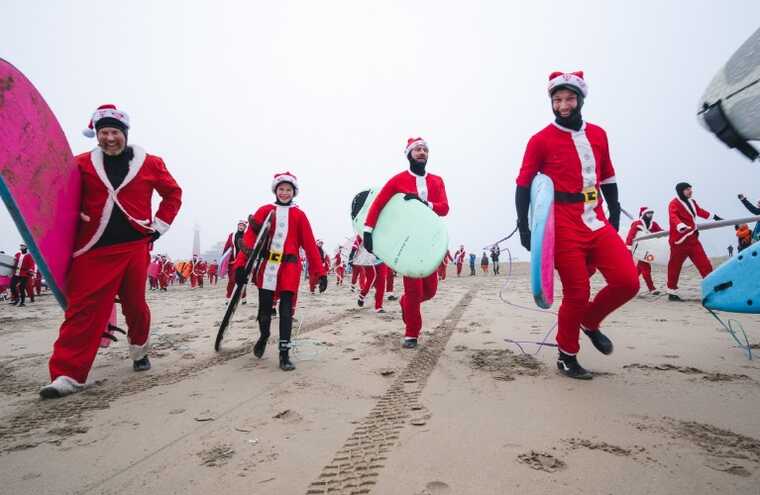 Surfing Santas: Флорида установила рекорд по сборам на благотворительность