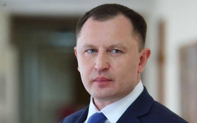 Пятнадцать замов и ни одного ответственного: Мазур плодит чиновников быстрее, чем ямы на дорогах