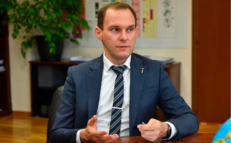 Петров и его миллиарды: как экс-глава Роснедр кормил олигархов за счет страны