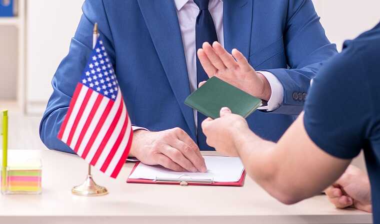 Администрация Трампа приостановила собеседования для получения студенческих виз в США