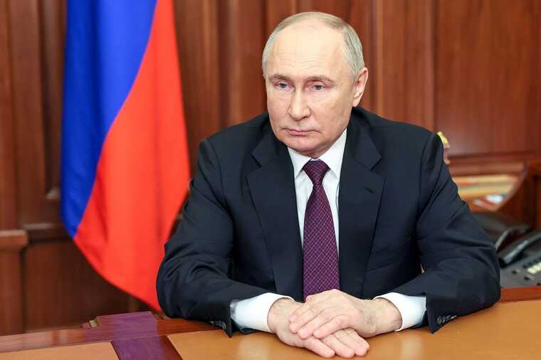 Впервые за год Путин появился на людях и был награждён