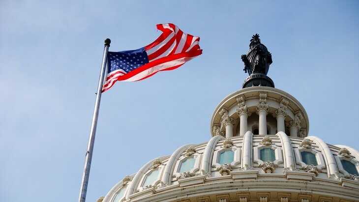 В Сенате США готовятся к рассмотрению закона о 500-процентных пошлинах на российскую нефть